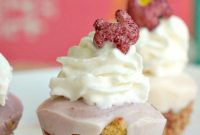 Frozen Yogurt Cupcakes with Berry Swirl — No-Bake Dessert