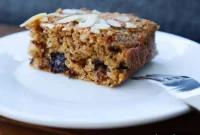 15 Delicious Oat Recipes for Breakfast, Snacks, and Desserts