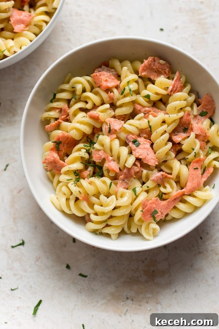 Smoked Salmon Pasta with Creamy Lemon-Dill Sauce 5 smoked salmon pasta in two bowls