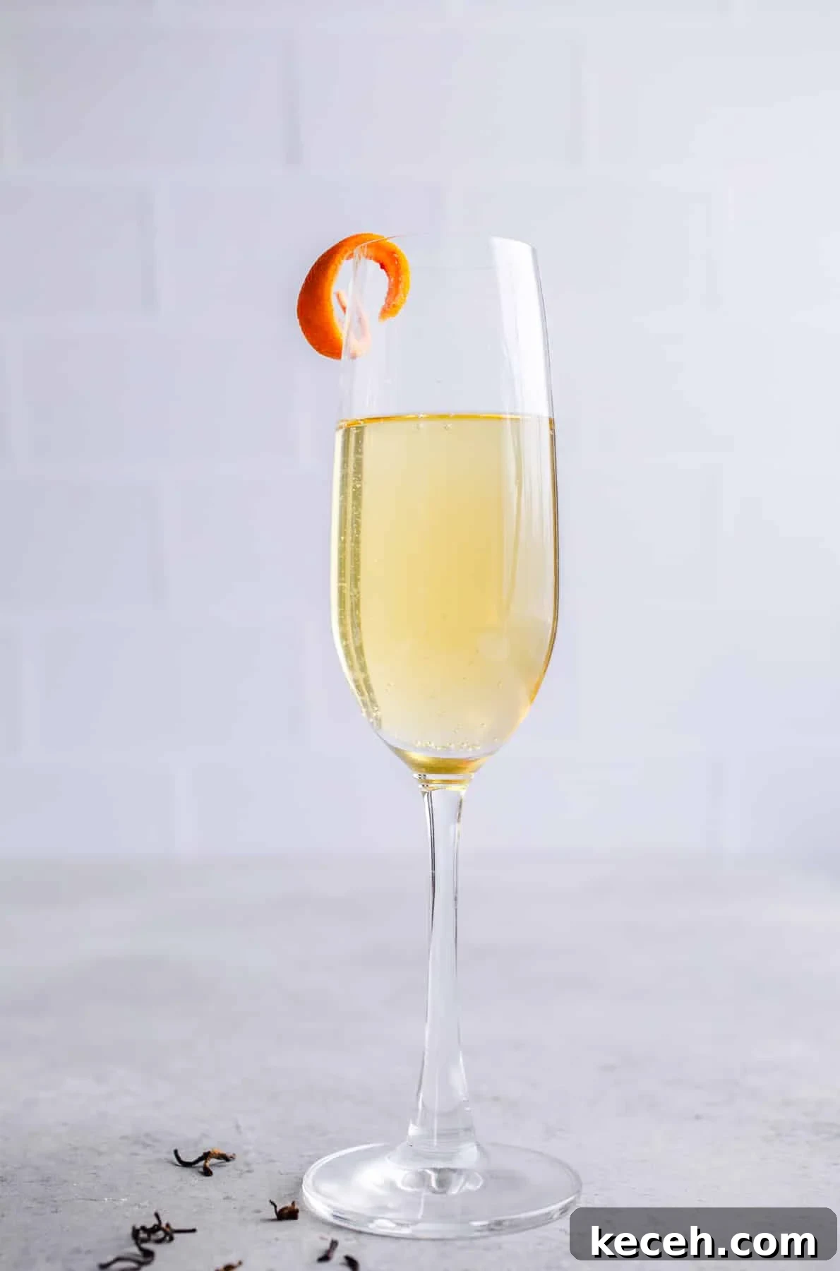 Earl Grey Prosecco Cocktail Recipe: Sparkling Tea-Infused Drink 2 A cocktail in a champagne flute.