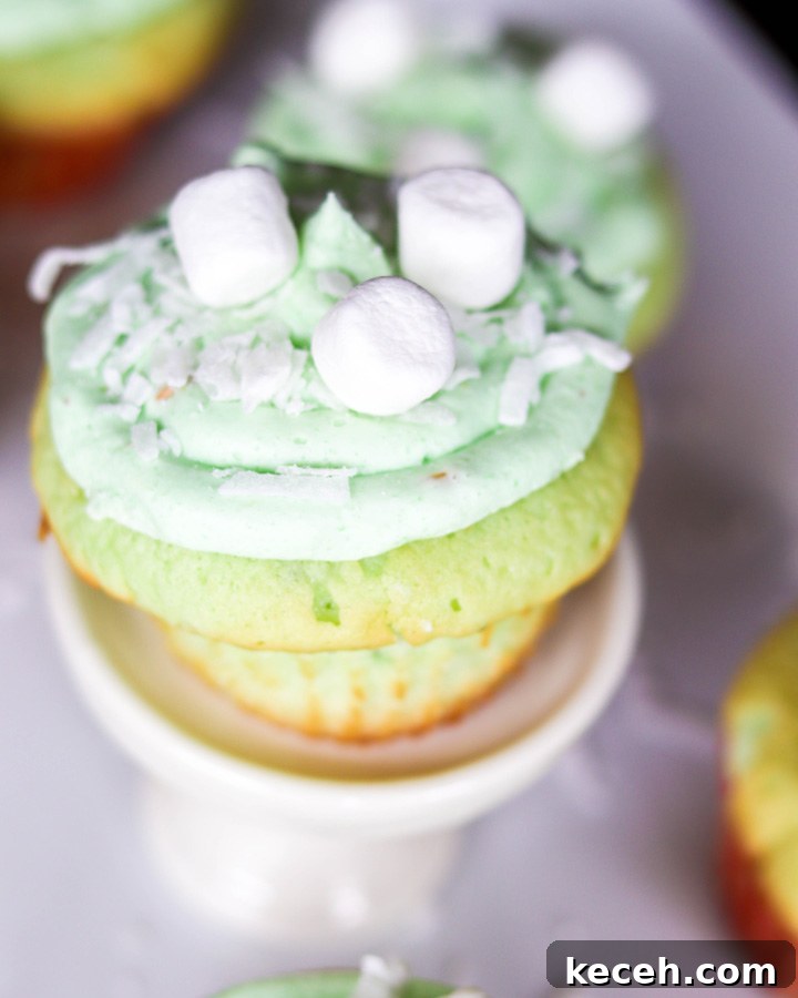 Pistachio Cupcakes with Creamy Pistachio Frosting 4 Easy Pistachio Cupcakes with Pistachio Frosting