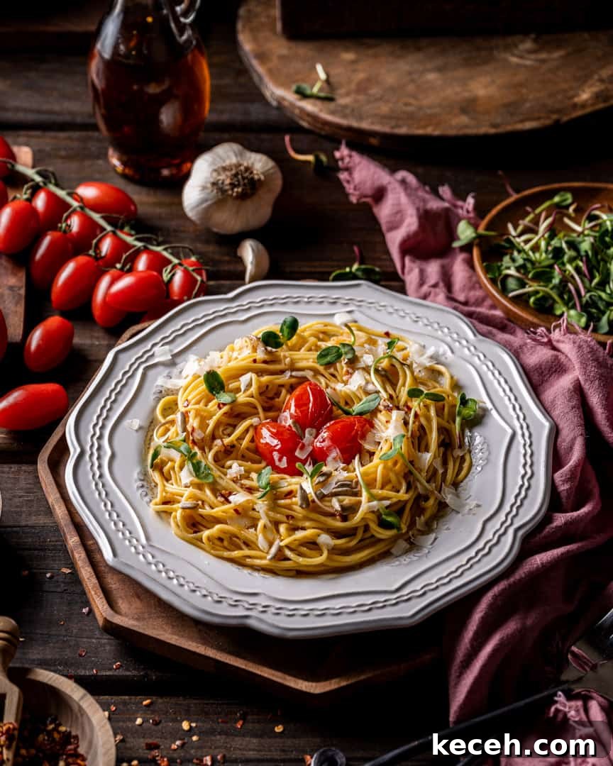20-Minute Spaghetti Aglio e Olio with Blistered Cherry Tomatoes 7 Spaghetti Aglio e Olio