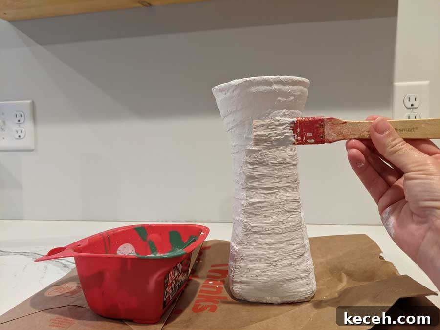 Paint on a thick layer of plaster using horizontal strokes