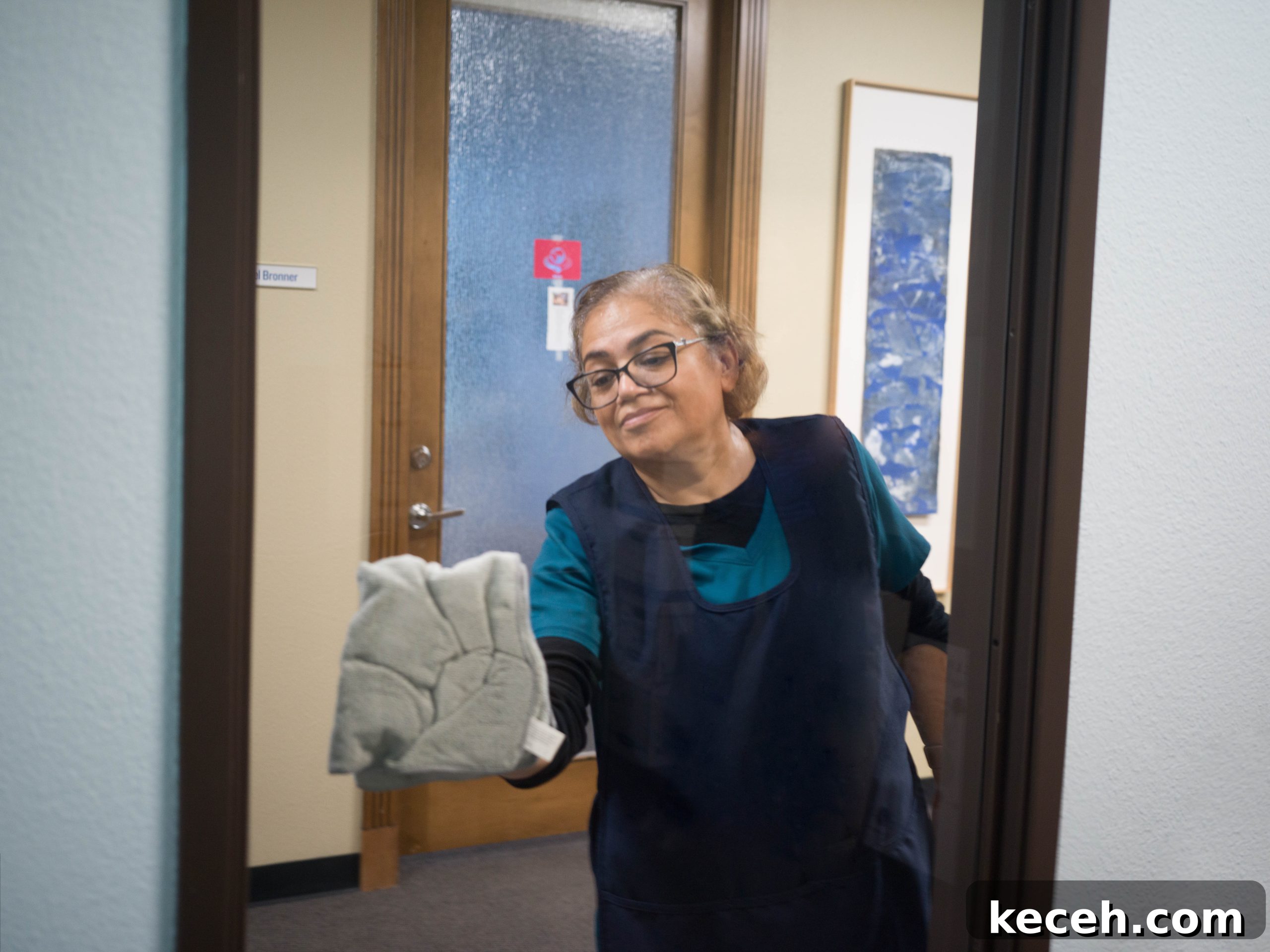 Dr. Bronner’s Guide to Commercial Facility Cleaning and Disinfection 10 Azucena wiping a glass door clean.
