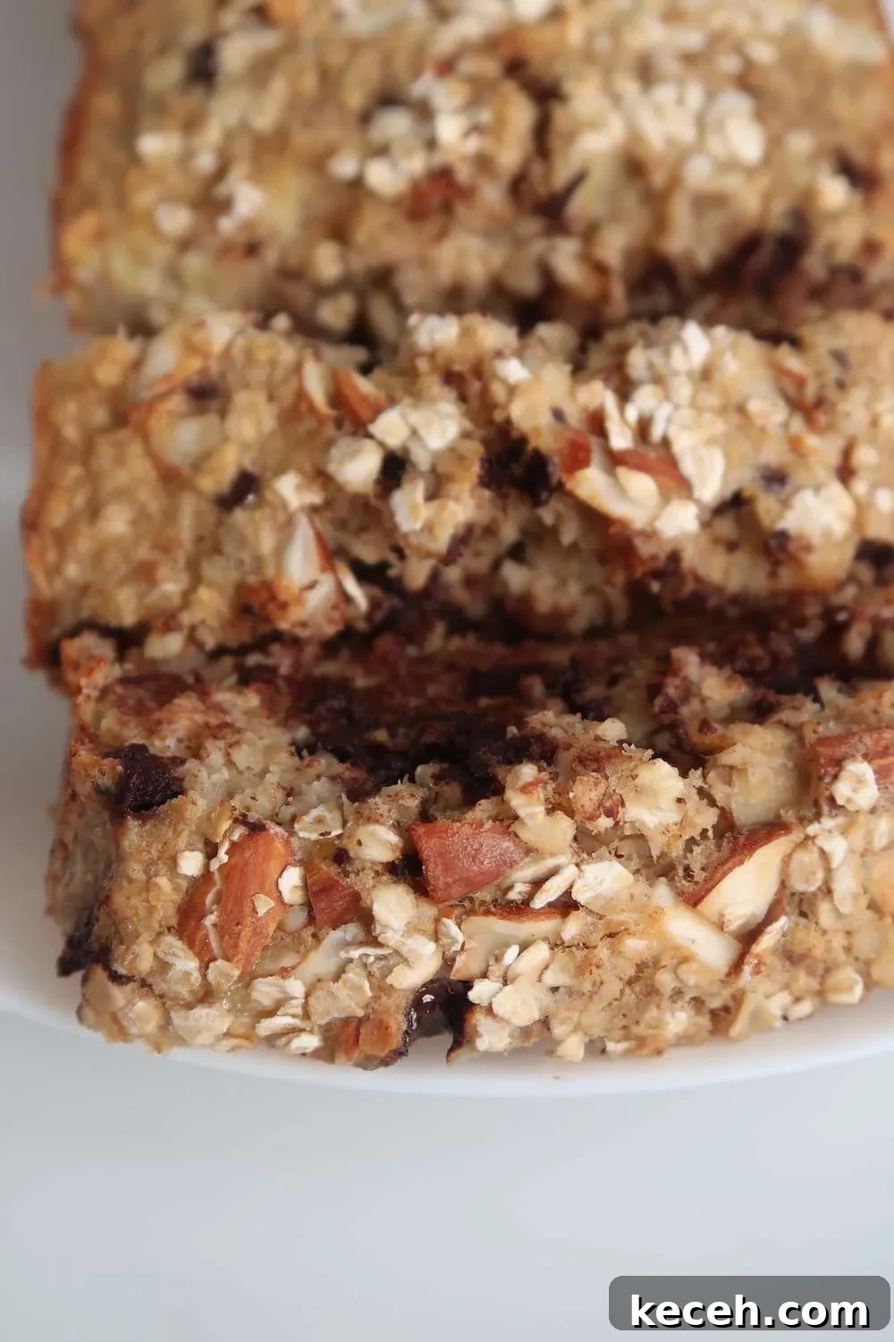 15 Delicious Oat Recipes for Breakfast, Snacks, and Desserts 16 oatmeal banana bread