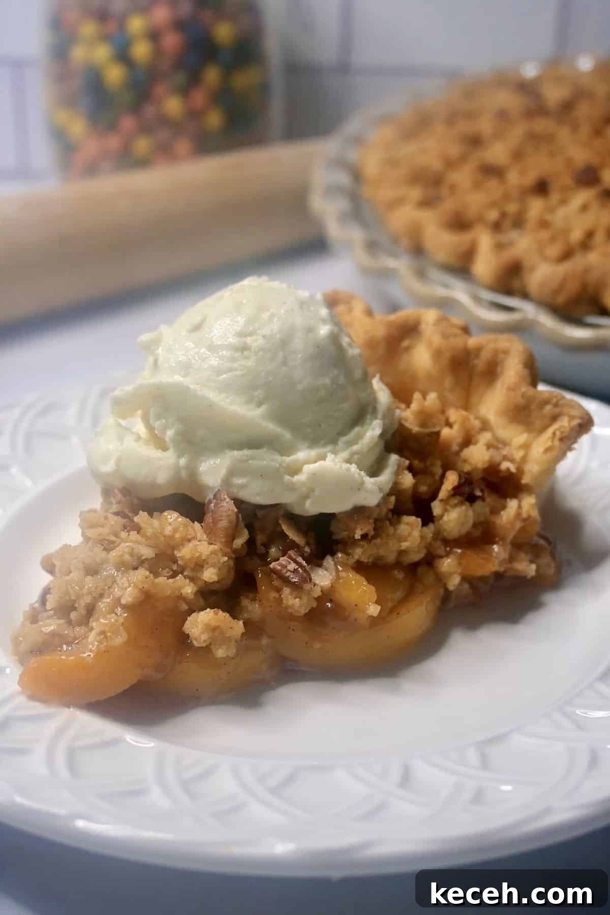 Perfect Peach Crumble Pie Recipe for Summer Baking 2 A slice of peach crumble pie on a plate.